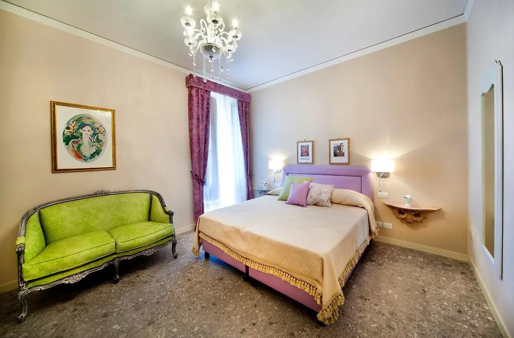 Porta Di Mezzo Luxury Suites & Guest house 2*