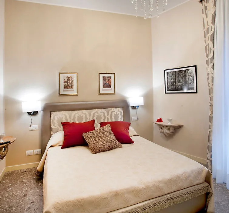 Porta Di Mezzo Luxury Suites & Penzion Taormina
