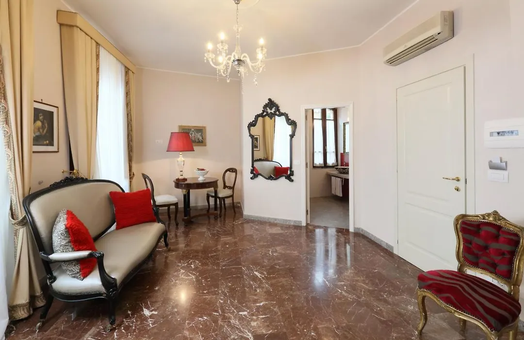 Porta Di Mezzo Luxury Suites & Гостьовий будинок Таорміна