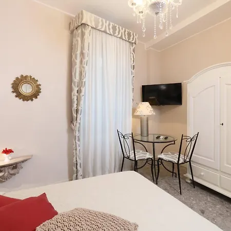 Porta Di Mezzo Luxury & 2* טאורמינה