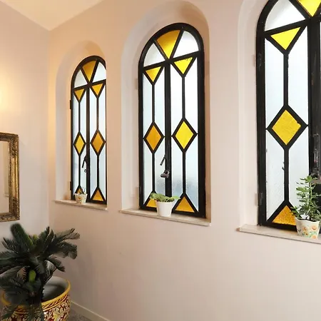 Porta Di Mezzo Luxury & בית הארחה